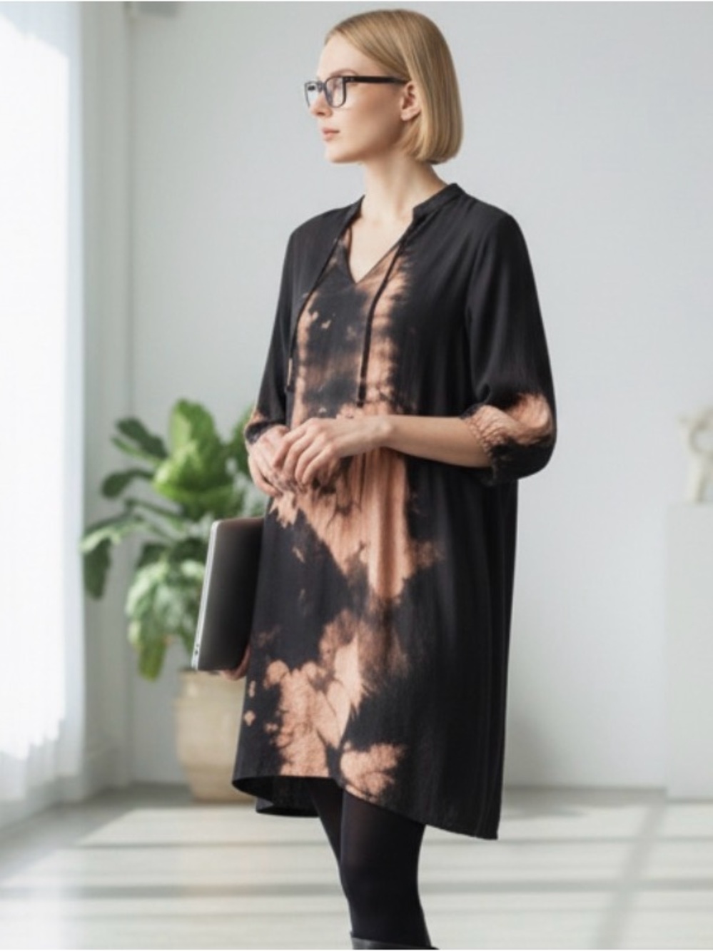 Reverse-Dye Tunic. Pattern in Negative. Black & Tan Mini 3/4 length sleeve. 💣